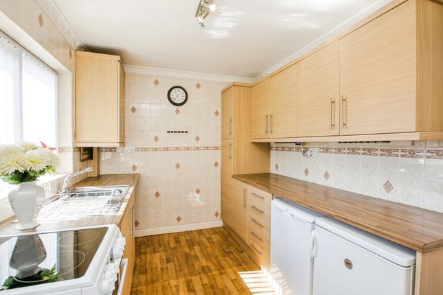 16, Natty Fields Close, West Yorkshire photo 3