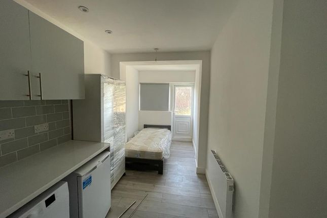 Studio to rent in The Circle, London