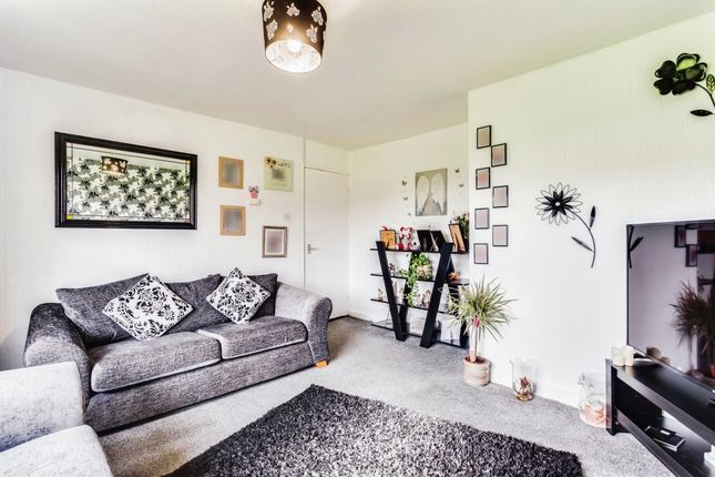 Flat for sale in Windsor View, Dewsbury