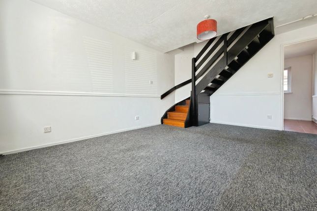16, Poplar Close, Swansea photo 2