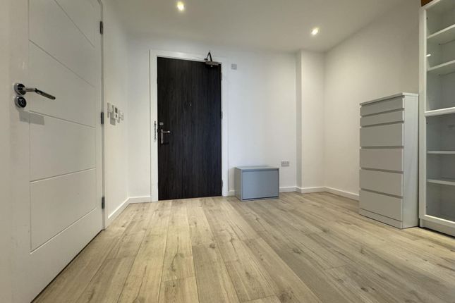 Flat 90 Cargo House, 7 Silley Weir Promenade, LONDON photo 3