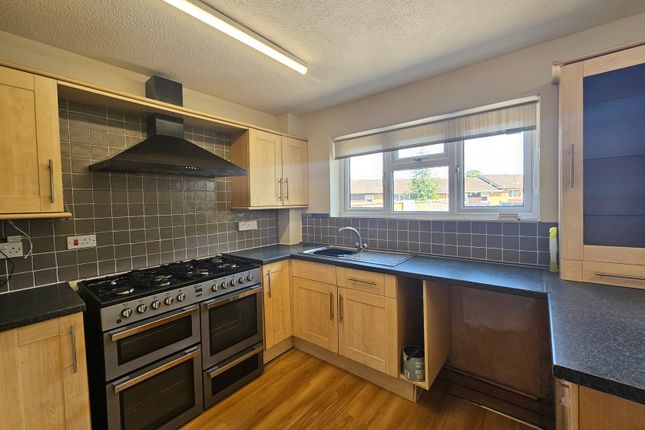 8, Jubilee Close, Northampton photo 4