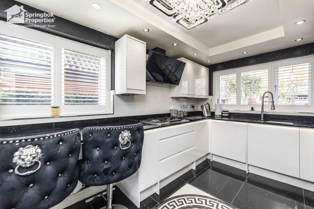 4, Spring Close, Pontefract photo 4