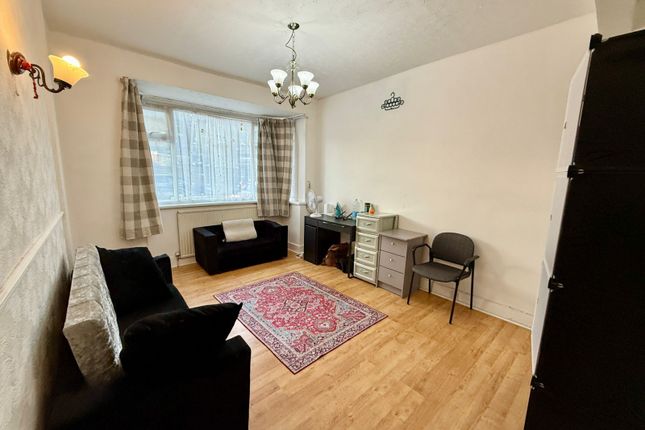 4-Bedroom Terraced House Near Upton Park