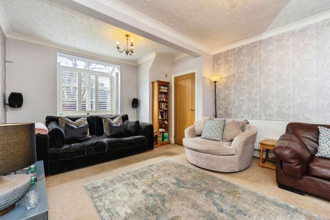 37, Briarlands Avenue, Greater Manchester photo 2