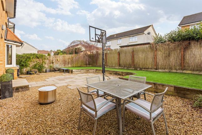 30, Birrell Gardens, Livingston photo 4