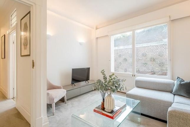 Strathmore Court, london photo 3