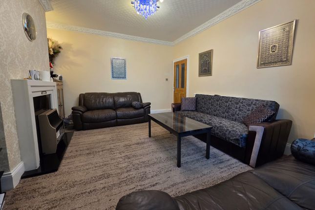 21 Haslingden Drive, Bradford photo 4