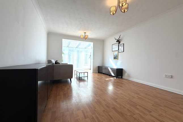 122, Firs Avenue, London photo 4