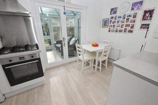 105, Kirkdale Crescent, West Yorkshire photo 4