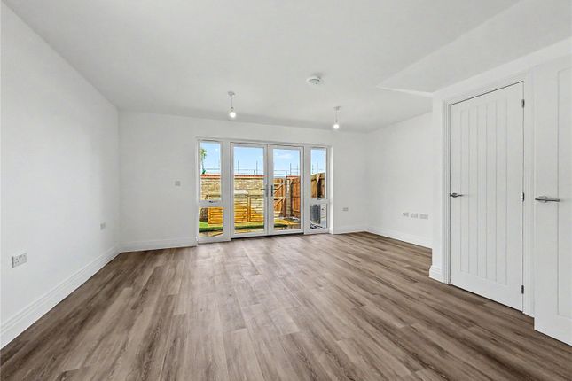 8, Sparrowhawk Lane, Cambridgeshire photo 3