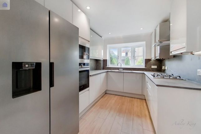 29a, Heatherfold Way, Pinner photo 2