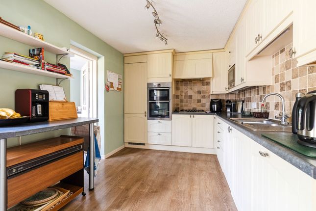 32 Holman Close, Norwich photo 3