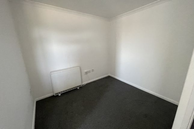 56, Dearne Walk, Bedford photo 4