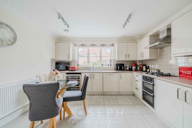 26 Roe Deer Drive, Ipswich photo 3