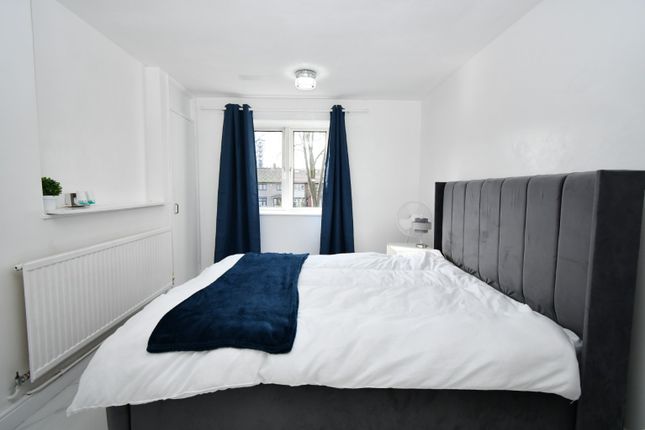43, Warner Close, London photo 4
