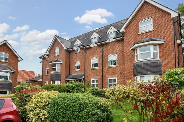 Flat for sale in Gowers Yard, Tring