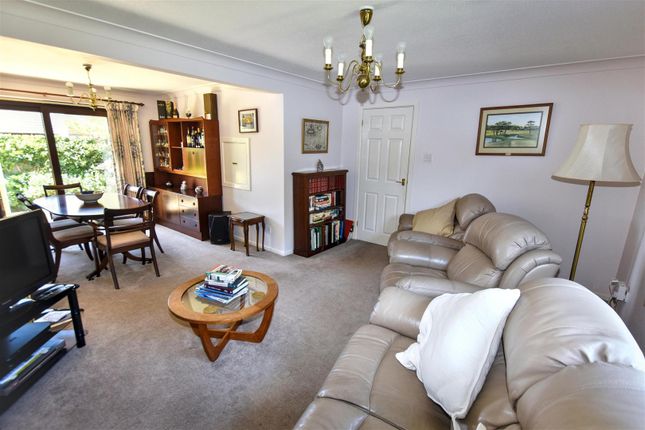 30, Tehidy Close, Camborne photo 3