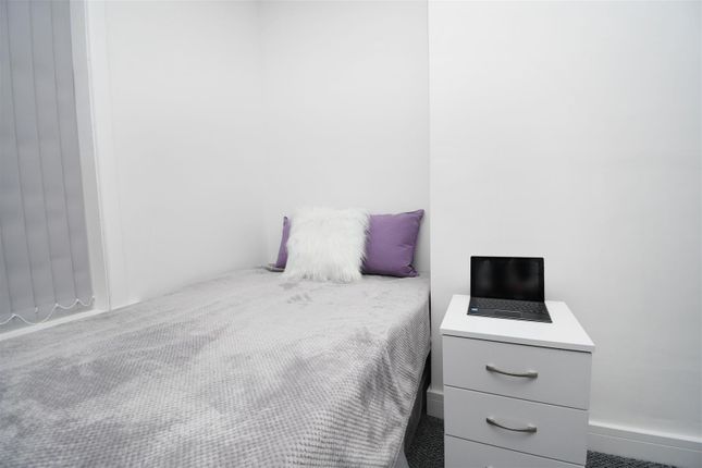 Room to rent in Queensberry Road, Burnley