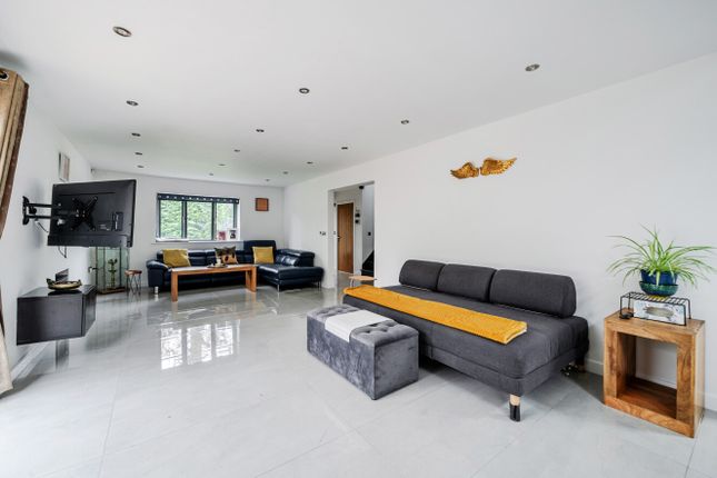 4, Maiden Erlegh Drive, Reading photo 2
