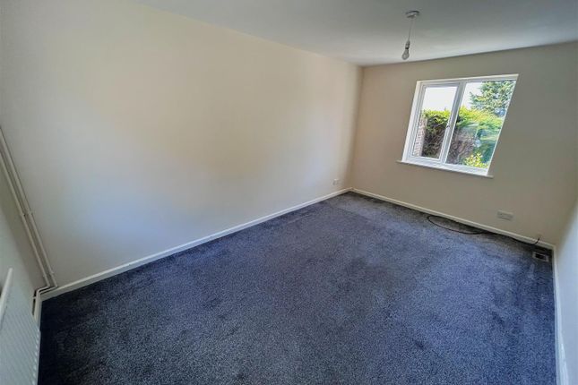 34, Woodfield Avenue, Stourbridge photo 3