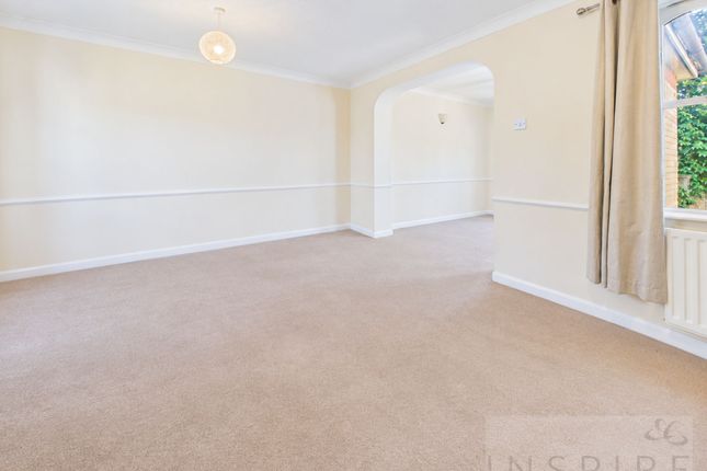 24 Highdown Way, Horsham photo 4