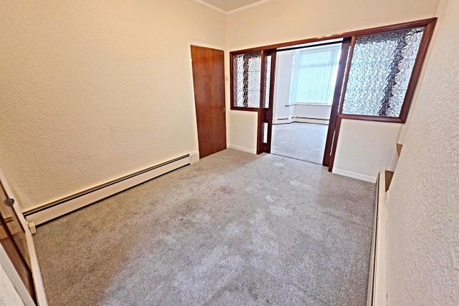 34, Lanwern Road, Pontypridd photo 3