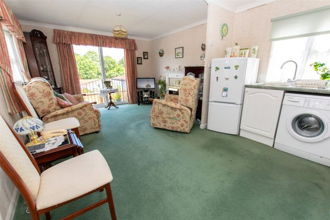 Thumbnail Bungalow for sale in Whipsnade Park Homes, Whipsnade, Bedfordshire
