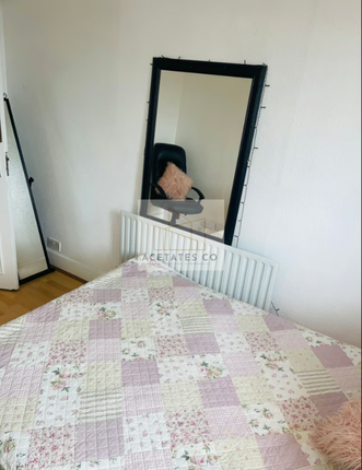 Flat to rent in Bishops Road, Fulham, London