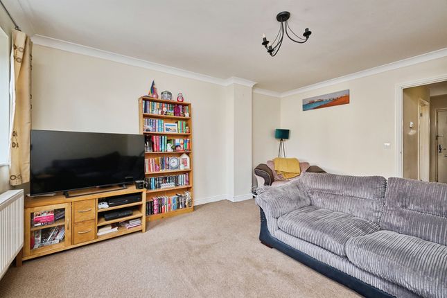 19, Darbyshire Close, Peterborough photo 4