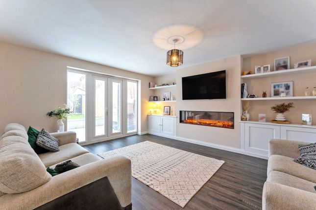 21, Clarendon Close, Corby photo 2