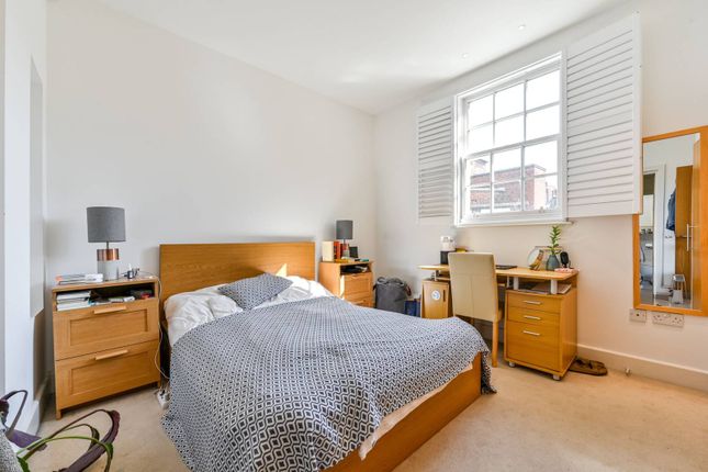 Flat to rent in Arlington Road, Camden, London