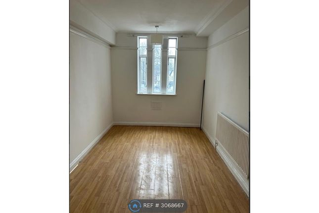 Flat, Hurst Court Station Road, Sidcup photo 4