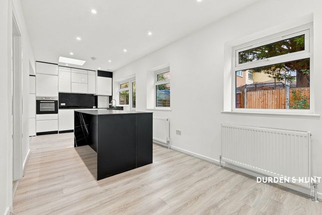 29 Fairview Road, Chigwell photo 4