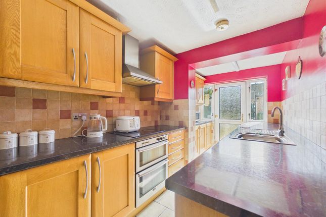 27, Oldfields Crescent, Stafford photo 3