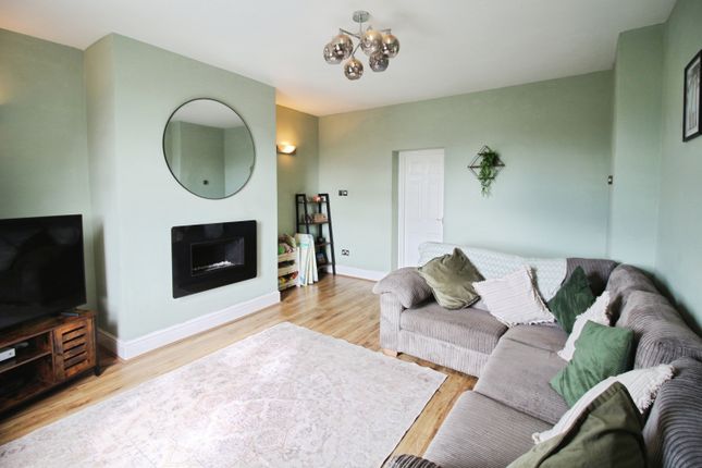 32, High Street, Thornhill, Dewsbury photo 4