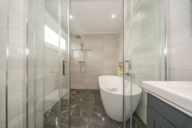 11 Carlyle Court, Livingston photo 4