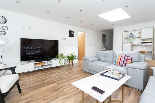 Harrow Way, Bushey photo 4