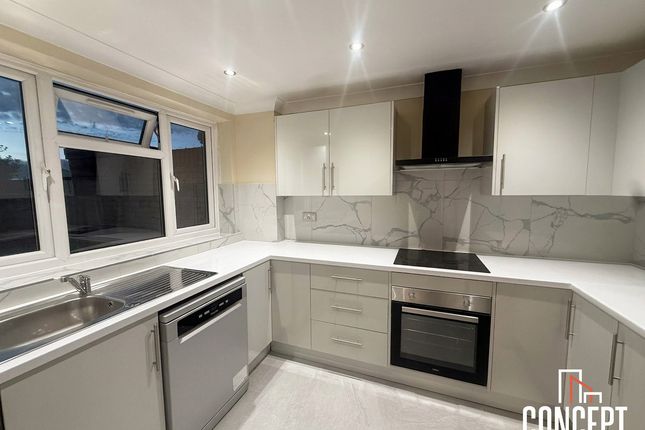 3-bed house on Hetherington Road, Shepperton, £2,000/mo