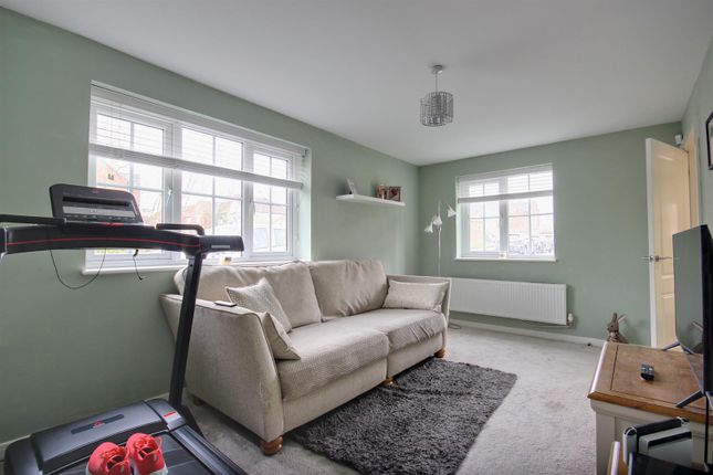 34, Wheatley Drive, Cottingham photo 2