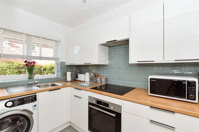 Headingley Close, Basildon photo 4