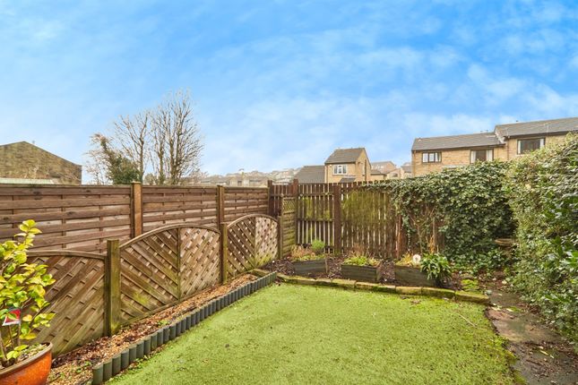 2-bed house on 737, Main Street, Bradford, £150,000