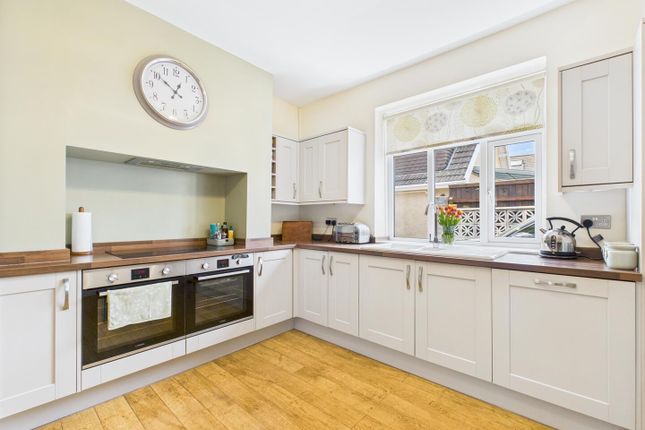 19, West End Avenue, Porthcawl photo 2