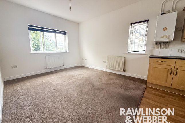8, Ray Road, West Molesey photo 2