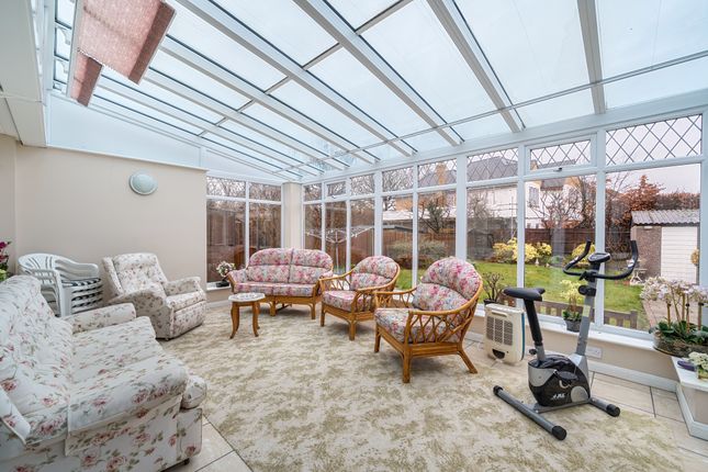 55, The Woodlands, Esher photo 2