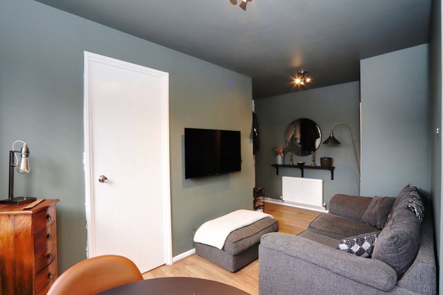 14, Redwood Close, Cardiff photo 2