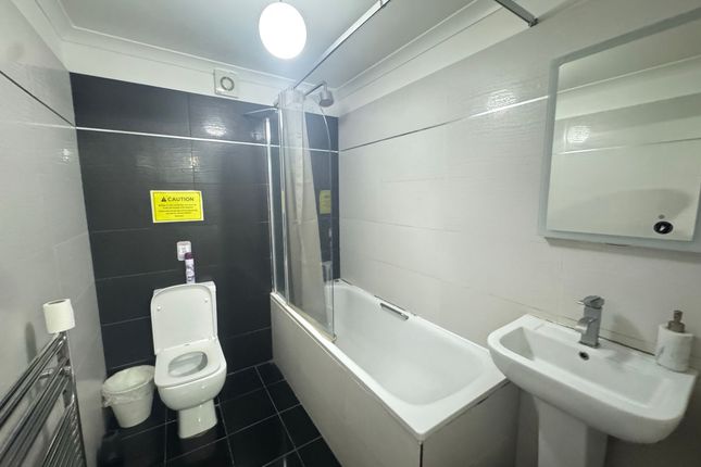 Flat B, 79 Redchurch Street, London photo 5