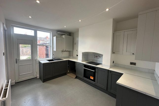 23, Westfields, Cutsyke, Castleford photo 4