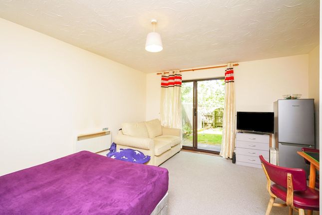 Flat for sale in Exeter Court, Didcot