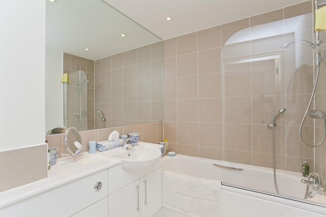 Flat for sale in Viridian Apartments, 75 Battersea Park Road, London